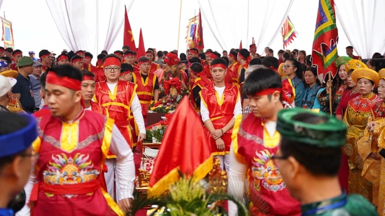 賑やかで国民的アイデンティティが豊かなバッチャン村伝統祭り（写真4）