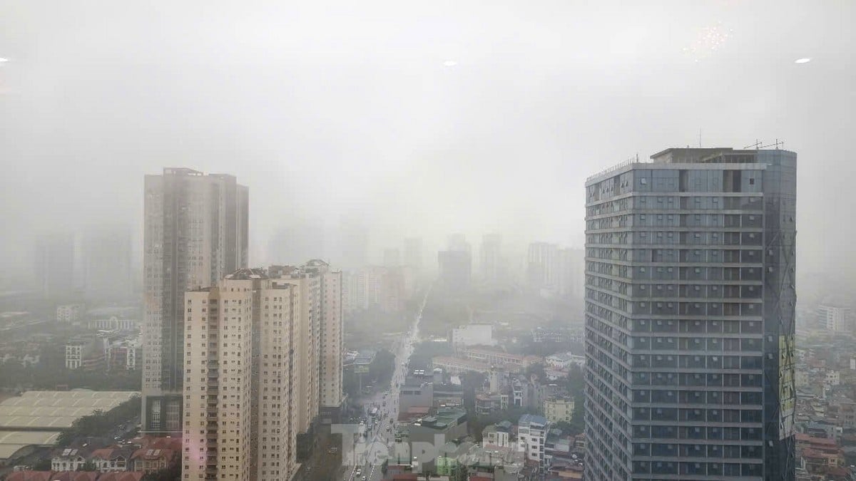 La vida de los hanoienses en un día lluvioso y húmedo (foto 3)