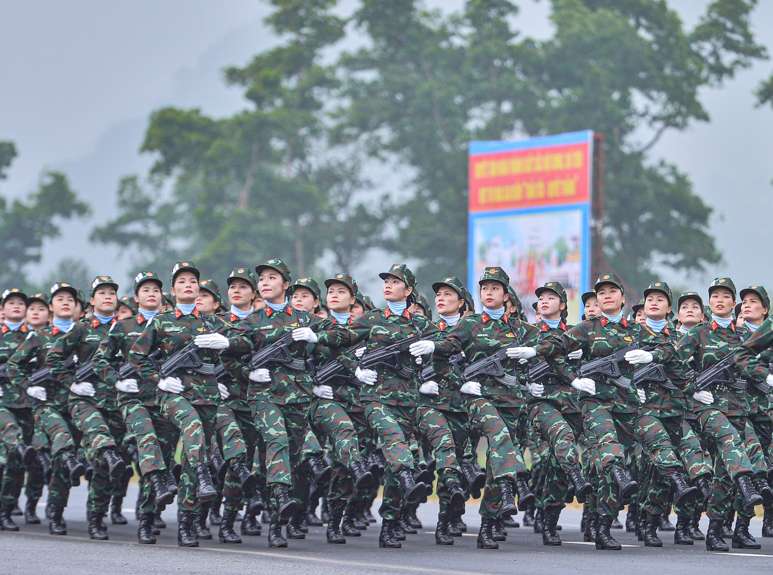 Lá cờ đặc biệt trong buổi hợp luyện kỷ niệm 50 năm thống nhất đất nước- Ảnh 24.