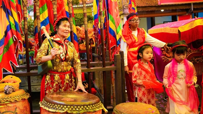 賑やかで国民的アイデンティティが豊かなバッチャン村伝統祭り（写真12）
