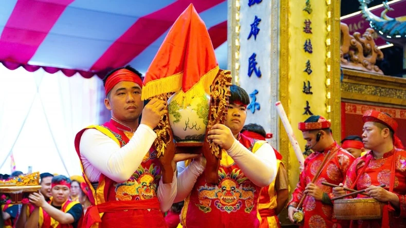 賑やかで国民的アイデンティティが豊かなバッチャン村伝統祭り（写真17）