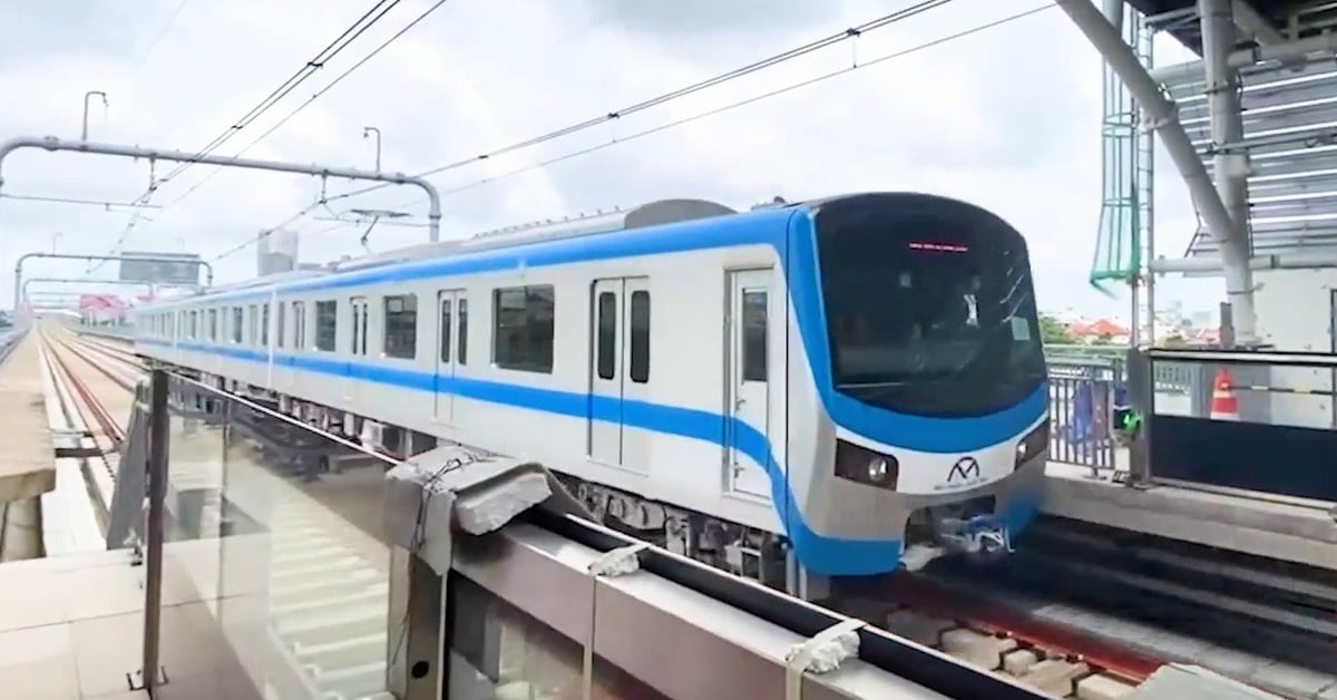 Cuộc thi ảnh Tuổi Xanh: Học sinh đi metro sáng tác ảnh