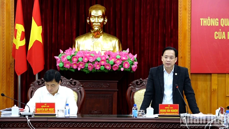 政治局と書記局の視察代表団はランソン省党委員会常務委員会と協力した。写真6