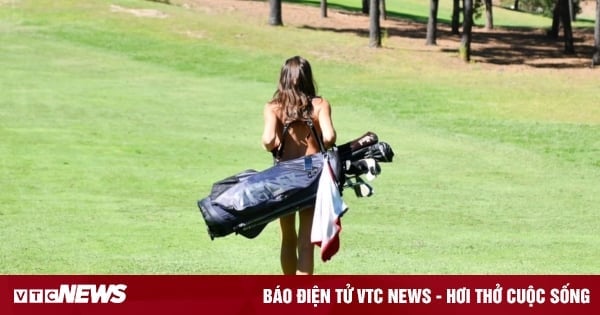 El campo de golf más extraño del mundo es sólo para personas desnudas