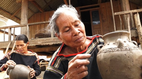 Die Herstellung von M'nong-Töpfereien ist ein nationales immaterielles Kulturerbe.