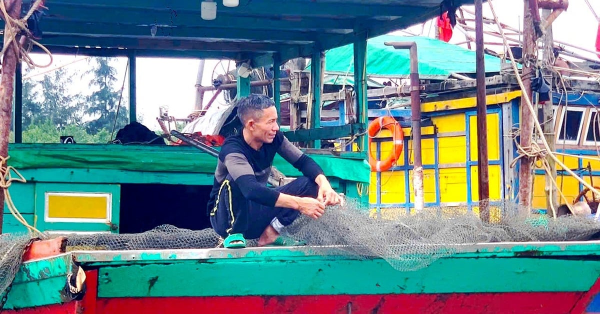 Fischer mit roten Augen suchen Freunde für die Seefahrt