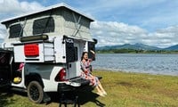 Family in Ho Chi Minh City buys 'mobile home' to travel across Vietnam, recounts unforgettable incident on the beach