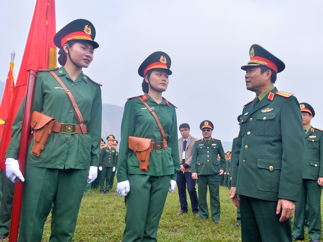 Đại tướng Nguyễn Tân Cương thị sát, tận tay hướng dẫn chiến sĩ diễu binh diễu hành- Ảnh 12.