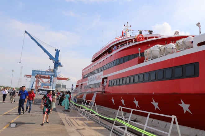 El propietario del barco de alta velocidad HCMC-Con Dao anunció que dejará de transferir pasajeros.