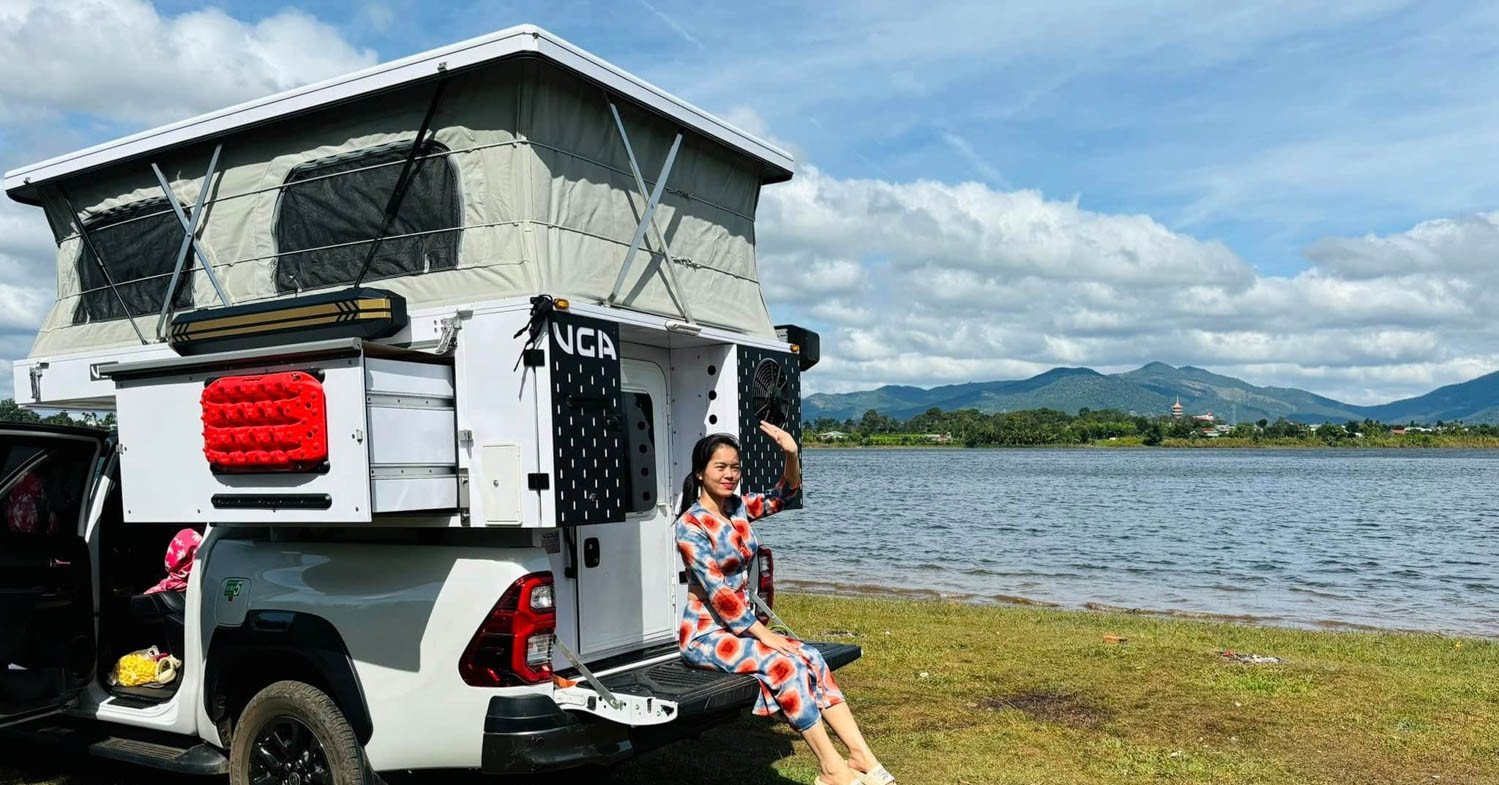 Familie in Ho-Chi-Minh-Stadt kauft „Mobilheim“, um durch Vietnam zu reisen, und erzählt von einem unvergesslichen Vorfall am Strand