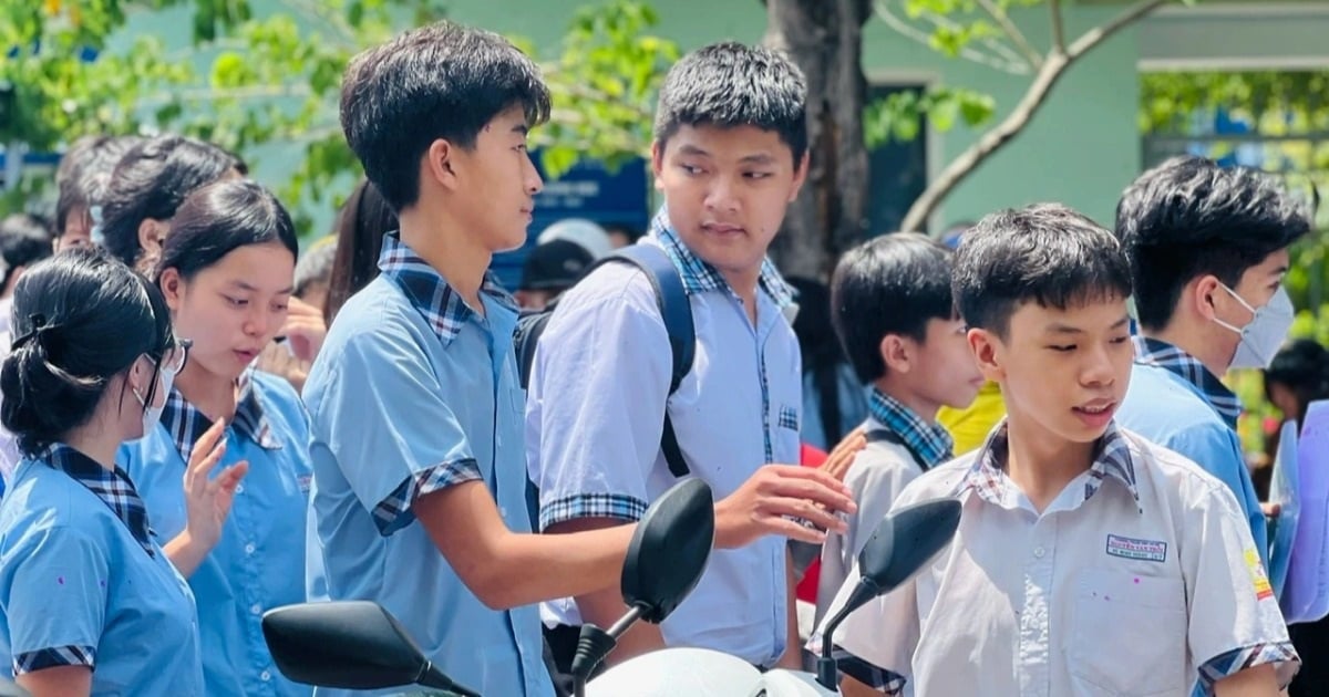 School in Ho Chi Minh City "whistled" for information related to 10th grade exam