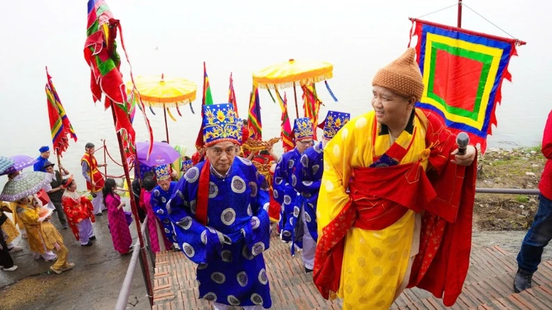 賑やかで国民的アイデンティティが豊かなバッチャン村伝統祭り（写真15）