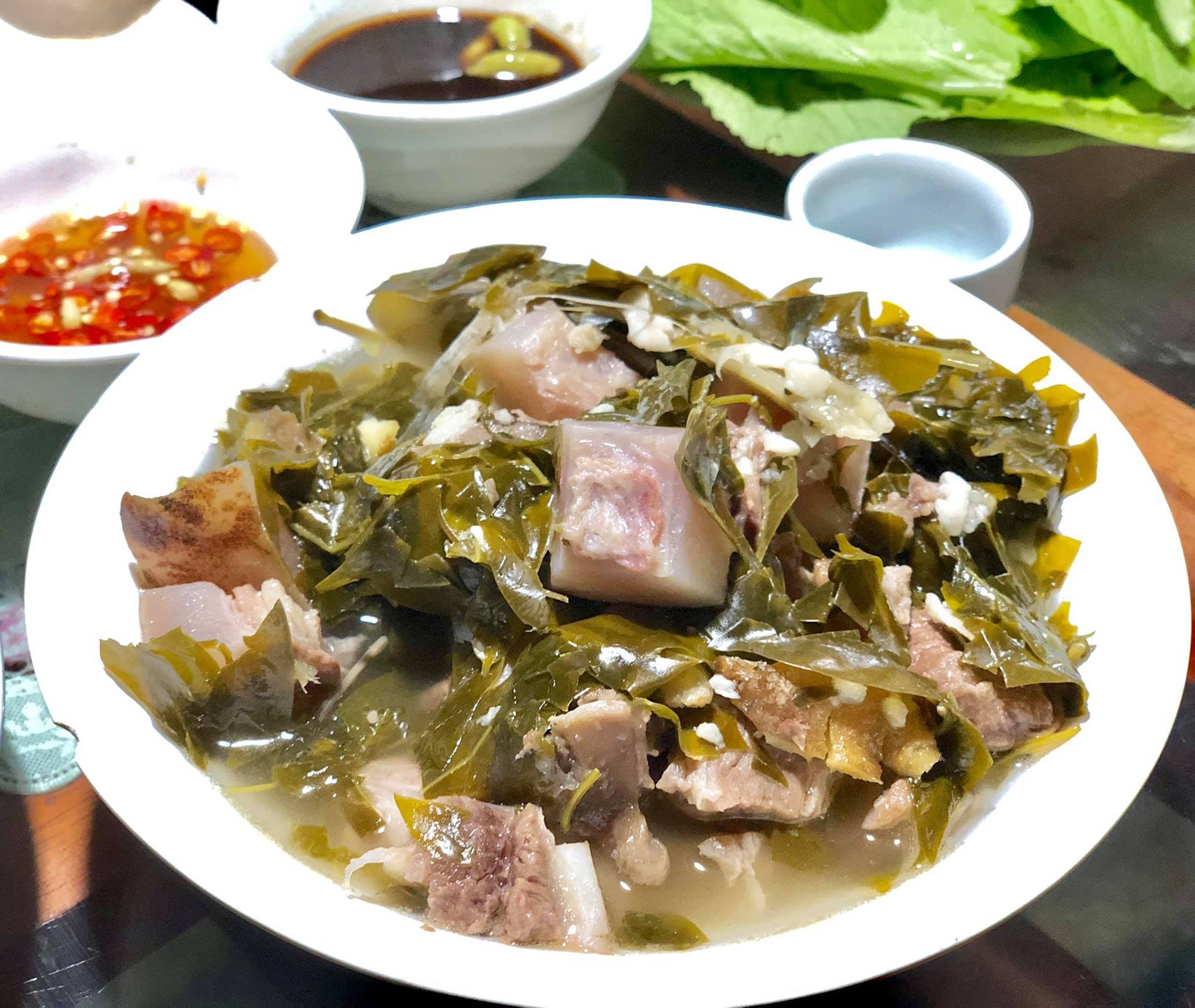 Мясо буйвола, приготовленное с листьями лолот Le Trieu Duong.jpg