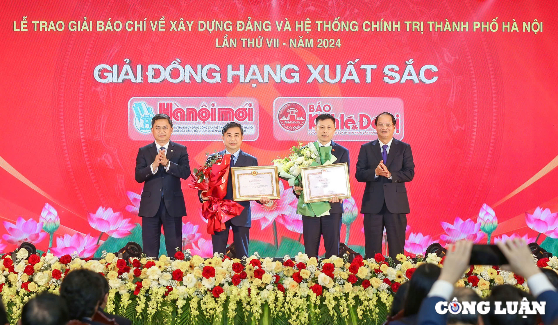 Hanoi honors outstanding journalistic works on political system and construction image 5