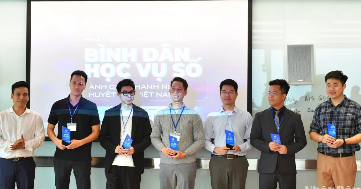 Microsoft supports Vietnamese youth with disabilities in the "Digital Education for All" movement