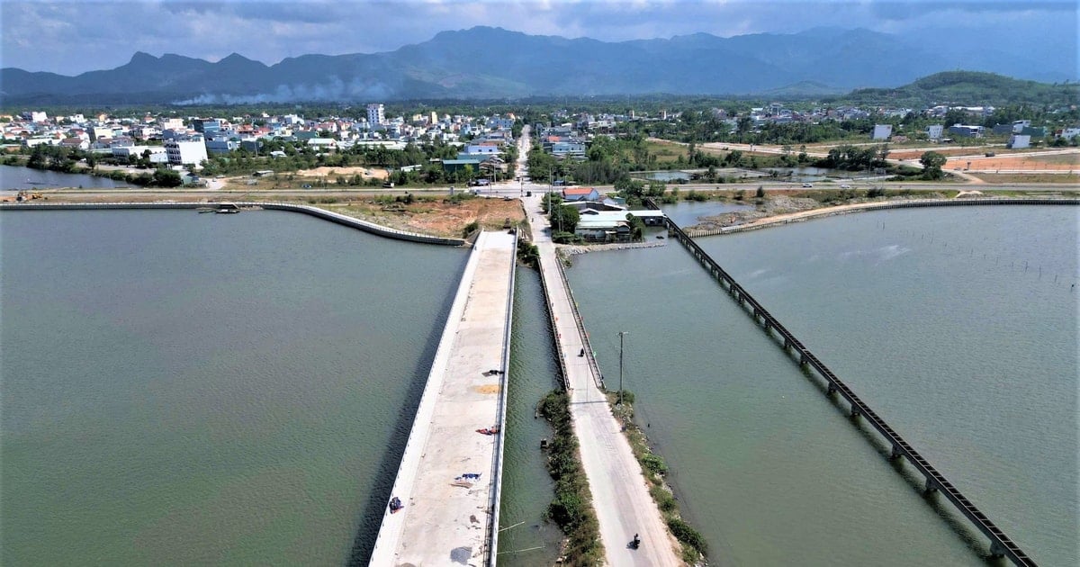 Muchos puentes se construyen sin vías de acceso.