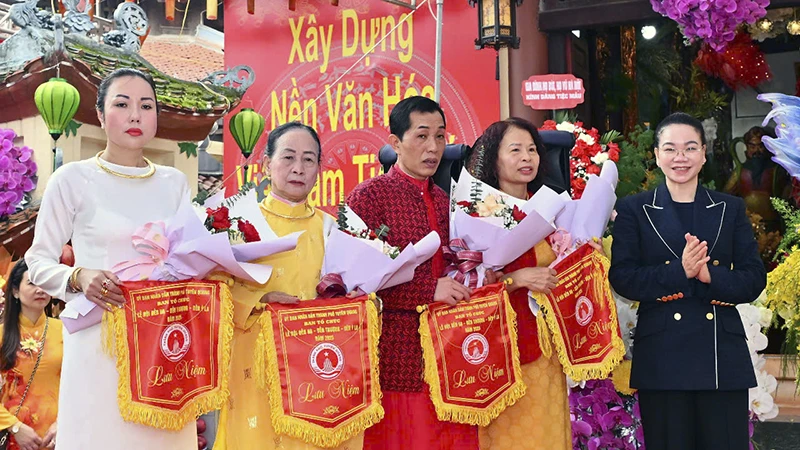 Demonstration der Praxis des vietnamesischen Rituals zur Anbetung der Muttergöttin