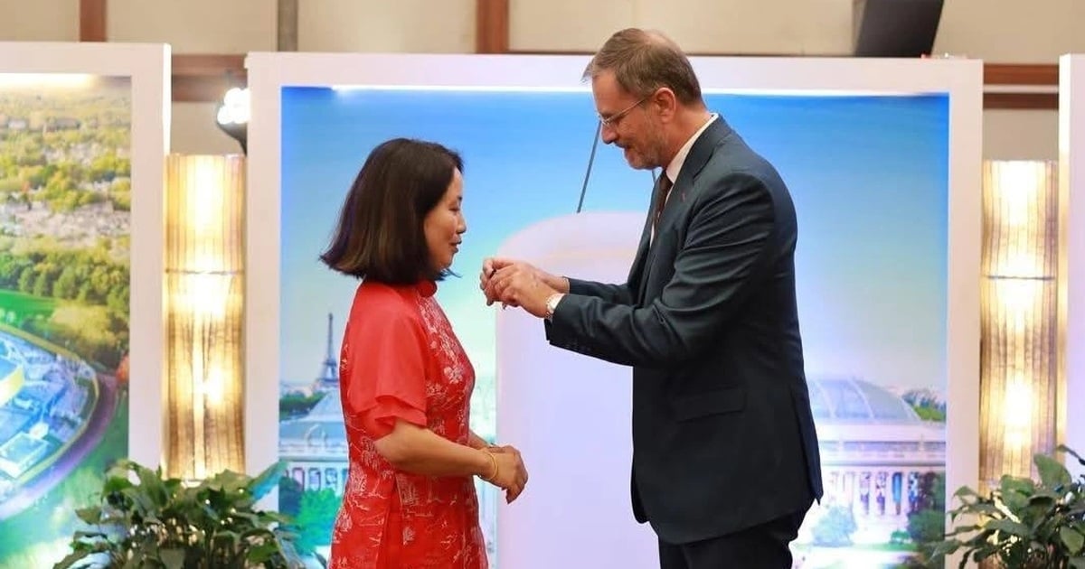 Una doctora de la Universidad de Arquitectura de Hanoi recibió la Medalla Académica Francesa