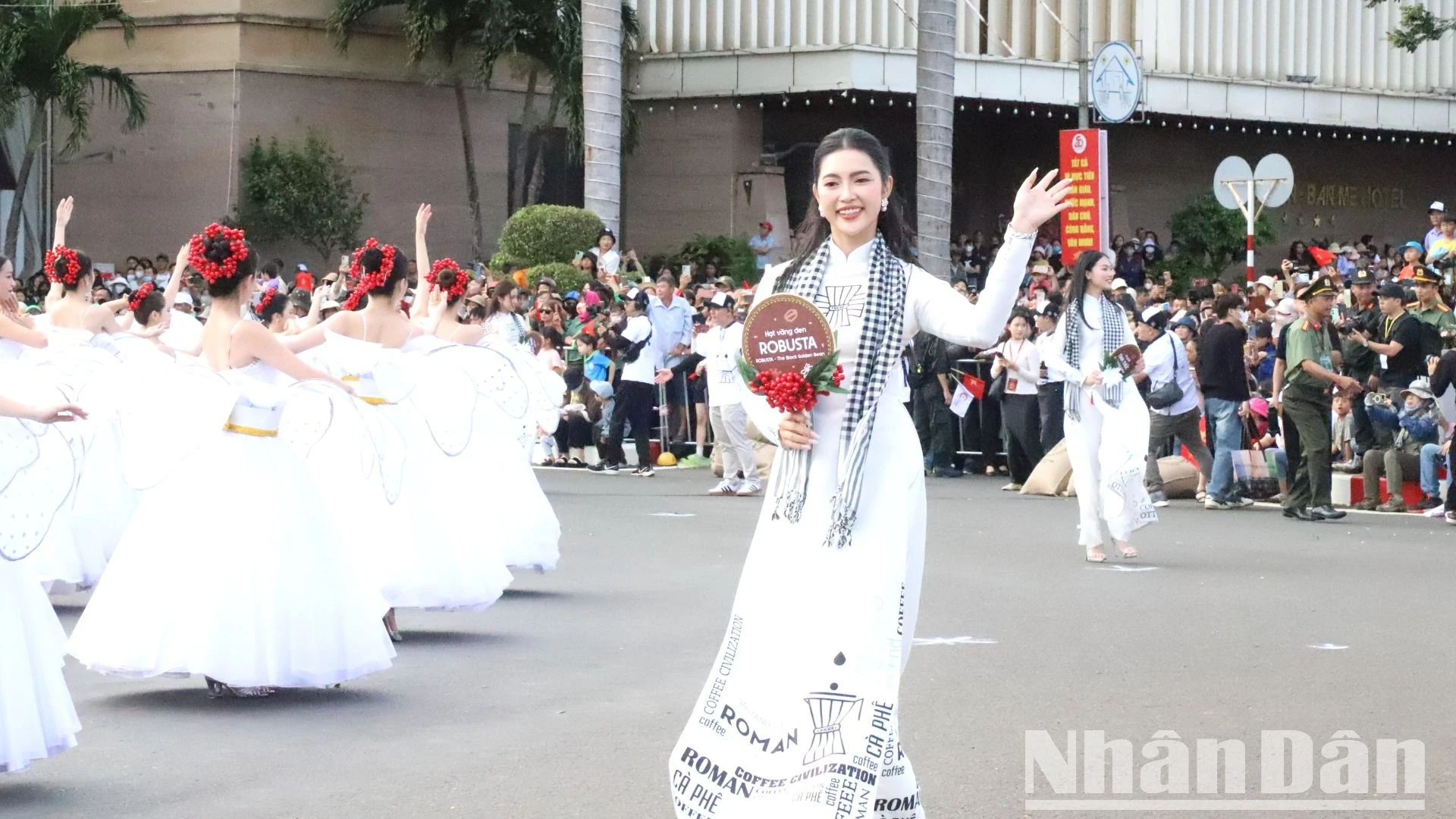 Promoting coffee through Buon Ma Thuot Street Festival photo 6