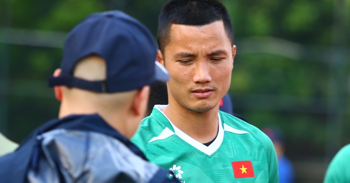 El portero Dinh Trieu tiene dolor de espalda y Xuan Hoang se une urgentemente a la selección nacional de Vietnam.