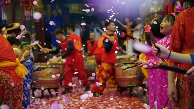 賑やかで国民的アイデンティティが豊かなバッチャン村伝統祭り（写真18）