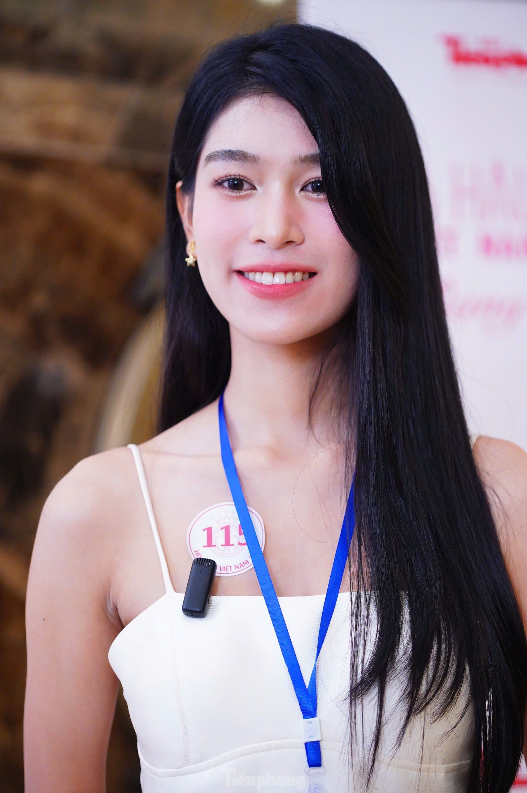 Close-up of the beauty of Miss Vietnam contestants at the Northern preliminary round photo 13