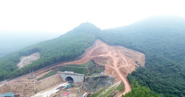 Image of the over 1,000 billion VND mountain tunnel through Ha Tinh