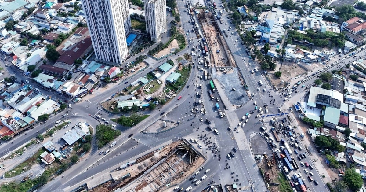 Chairman of Ho Chi Minh City inspects 3,400 billion VND intersection project, proposes to remove land clearance obstacles