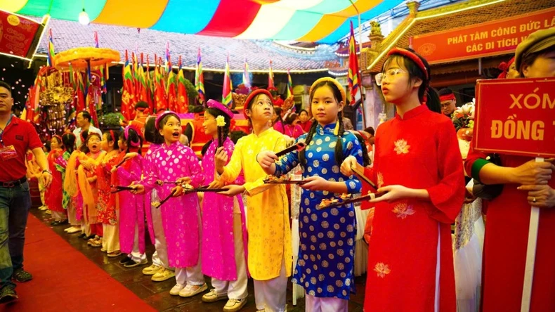 賑やかで国民的アイデンティティが豊かなバッチャン村伝統祭り（写真2）
