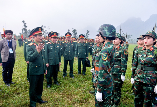 Đại tướng Nguyễn Tân Cương thị sát, tận tay hướng dẫn chiến sĩ diễu binh diễu hành- Ảnh 10.