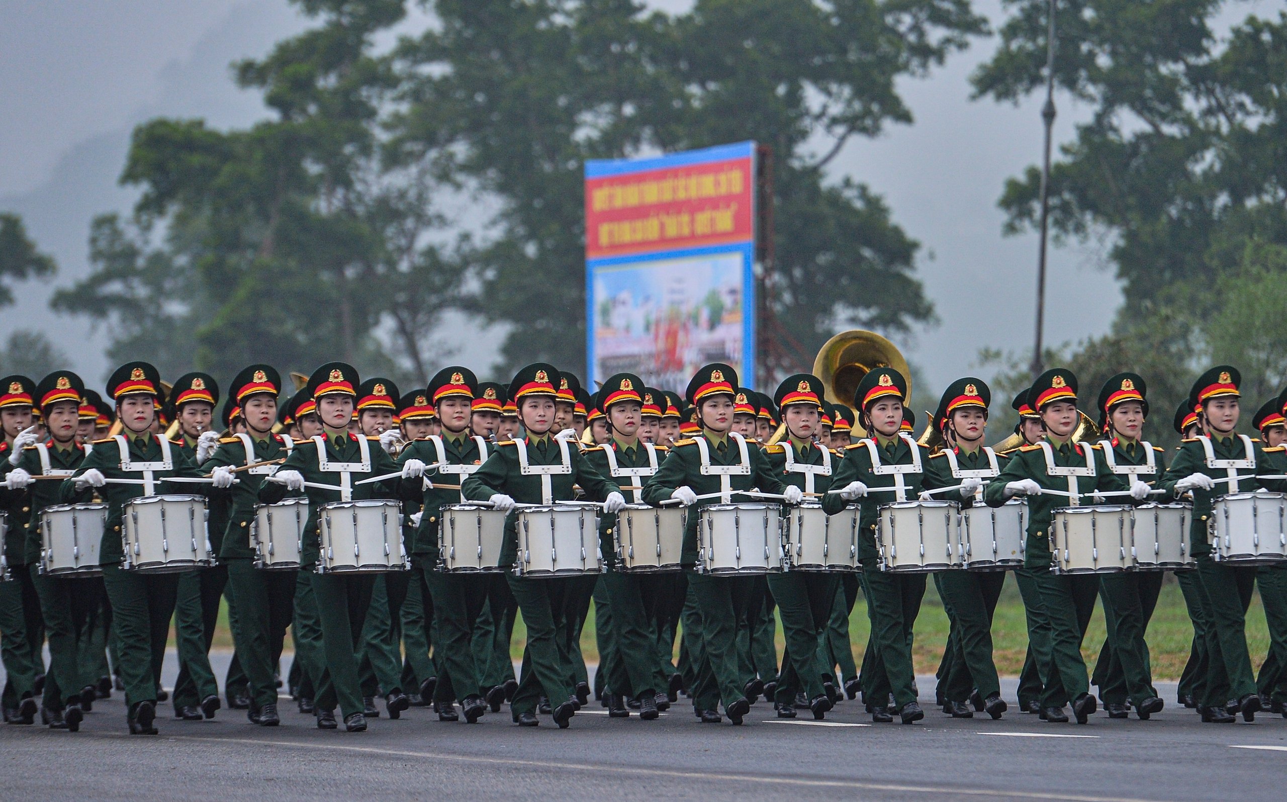 Lá cờ đặc biệt trong buổi hợp luyện kỷ niệm 50 năm thống nhất đất nước- Ảnh 15.