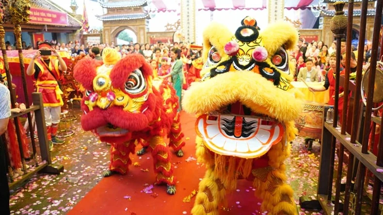 賑やかで国民的アイデンティティが豊かなバッチャン村伝統祭り（写真11）