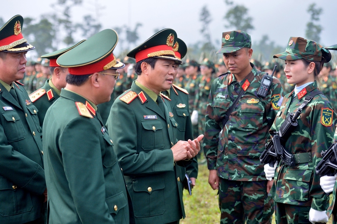 Đại tướng Nguyễn Tân Cương thị sát, tận tay hướng dẫn chiến sĩ diễu binh diễu hành- Ảnh 11.