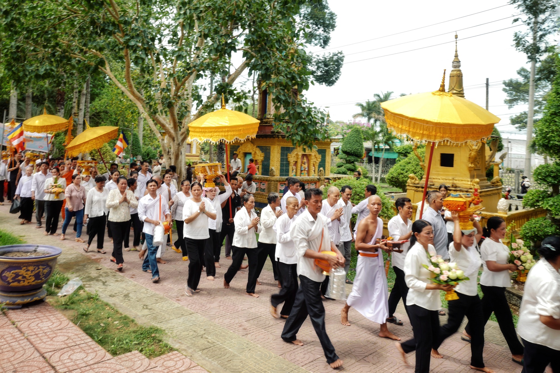 Tradisi Khmer menjadi biksu sebagai bentuk bakti kepada orang tua di Tra Vinh - 10