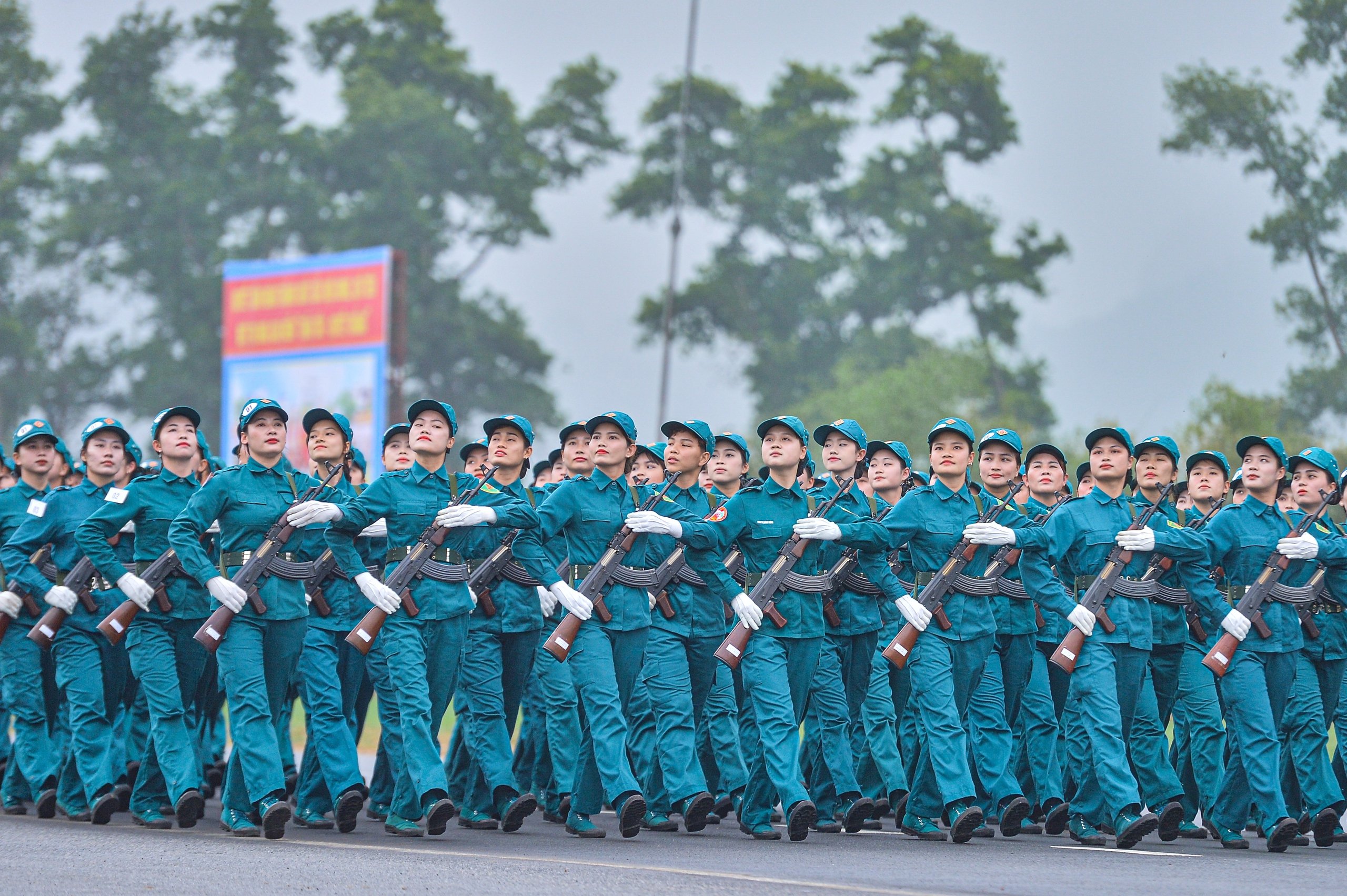 Lá cờ đặc biệt trong buổi hợp luyện diễu binh kỷ niệm thống nhất đất nước - Ảnh 29.