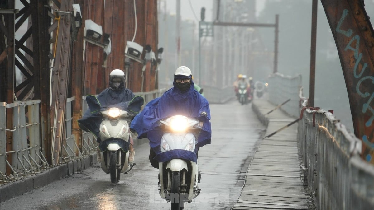 La vida de los hanoienses en un día lluvioso y húmedo (foto 11)