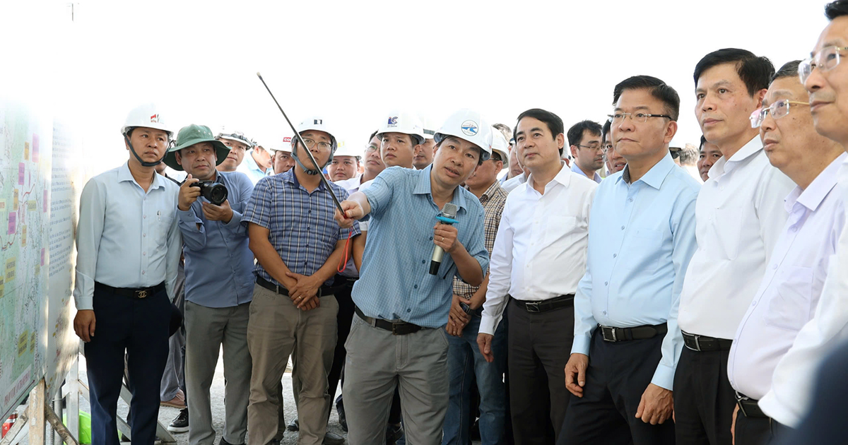 Stellvertretender Premierminister inspiziert zwei Autobahnprojekte in Khanh Hoa