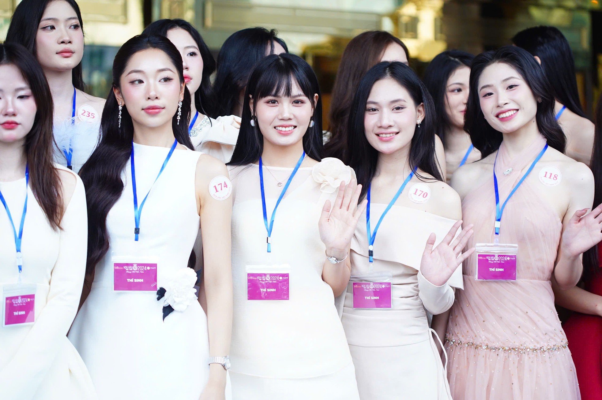 Close-up of the beauty of Miss Vietnam contestants at the Northern preliminary round photo 2