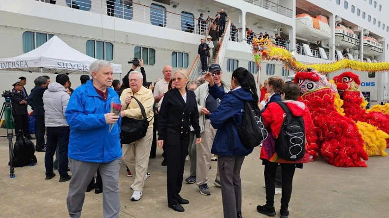 Quang Ninh explota eficazmente a los turistas de cruceros (foto 3)