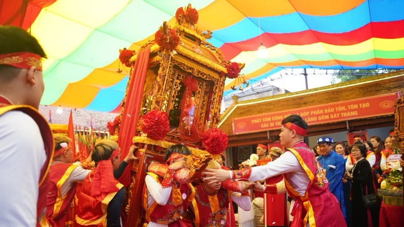 賑やかで国民的アイデンティティが豊かなバッチャン村伝統祭り（写真8）