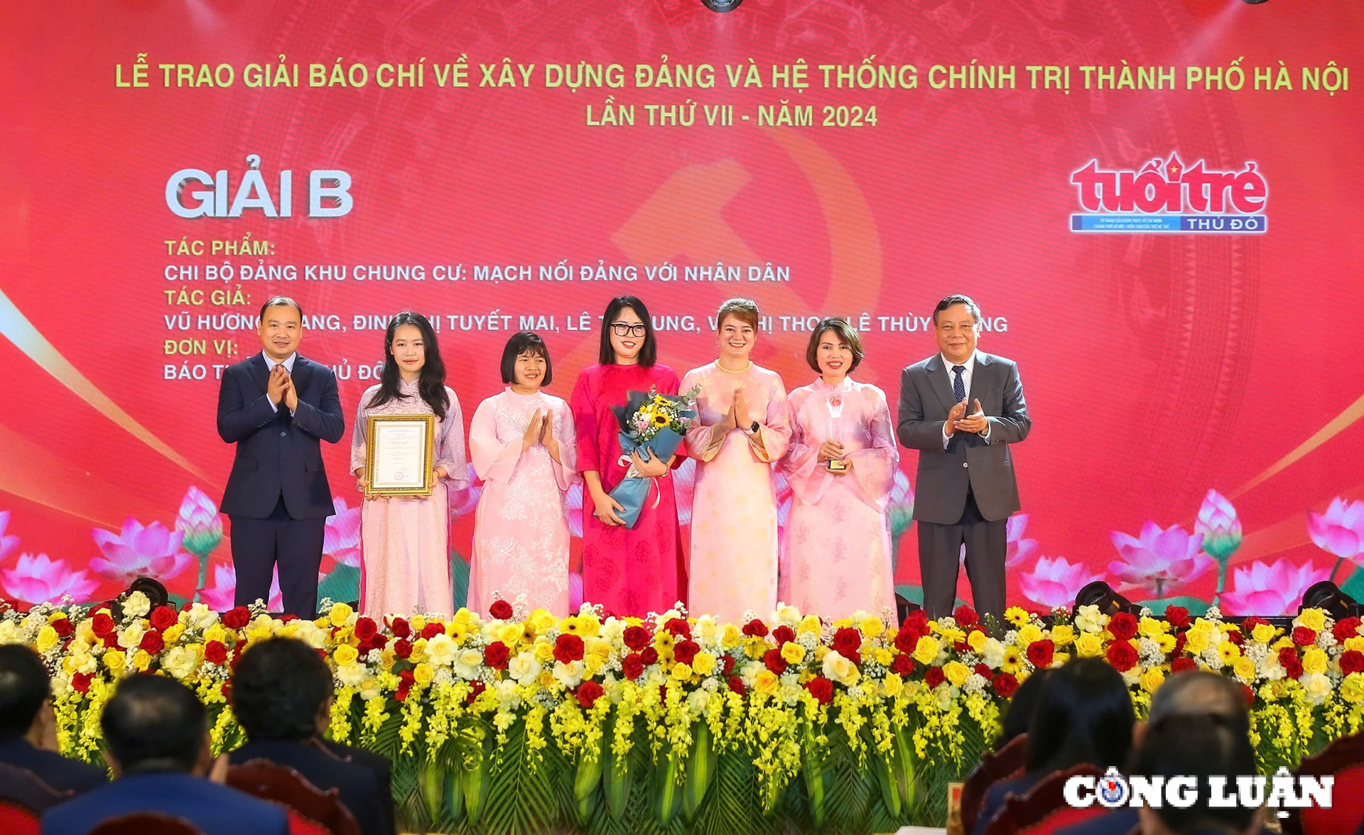 Hanoi honors outstanding journalistic works on party building and political system image 2