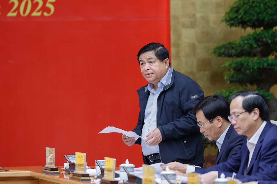 El viceprimer ministro Nguyen Chi Dung habla en la reunión - Foto: VGP/Nhat Bac