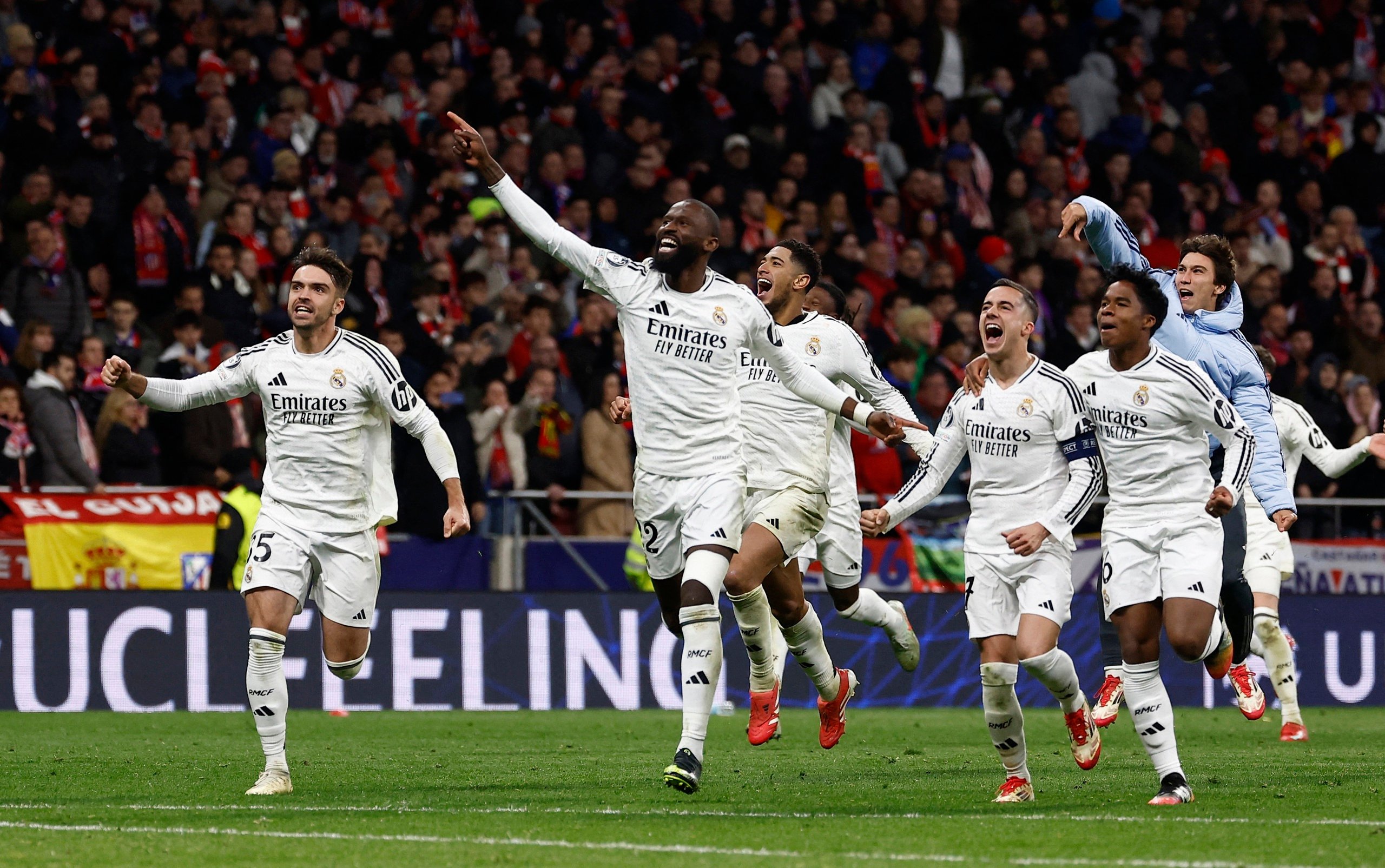 Real Madrid loại kịch tính Atletico: Vào tứ kết Champions League, pha trượt chân định mệnh của Alvarez- Ảnh 1.