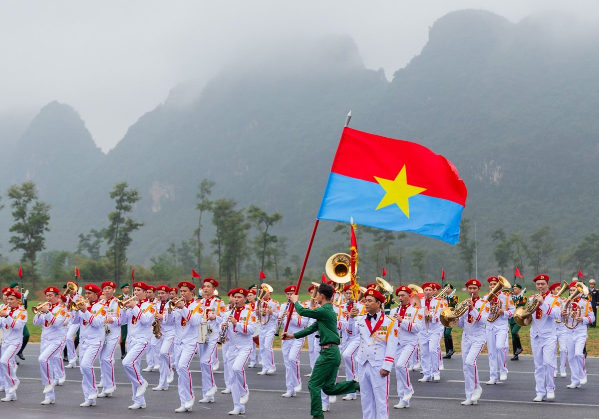 Nữ quân nhân hùng tráng trong hợp luyện diễu binh kỷ niệm 50 năm Ngày giải phóng Miền Nam- Ảnh 4.