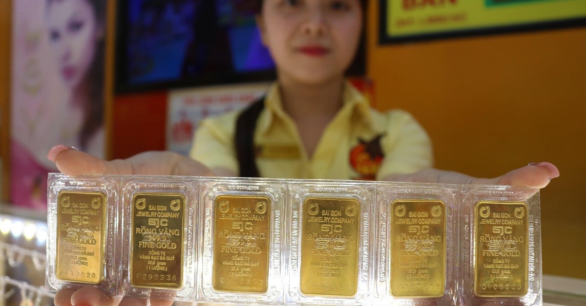 World gold price breaks the peak of 3,000 USD/ounce, the highest ever