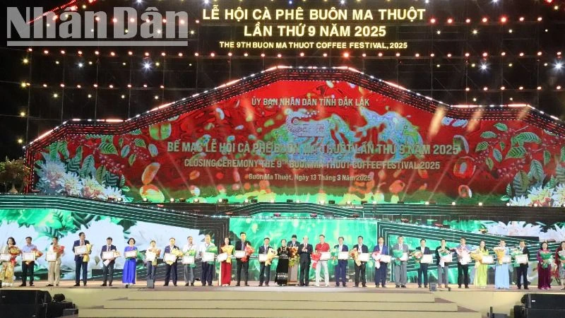 El 9º Festival del Café Buon Ma Thuot en 2025 atrae a unos 250 mil visitantes