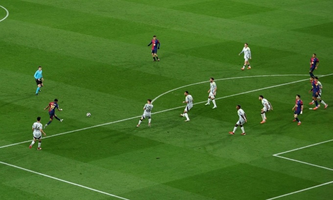 Champions League: Lời nguyền tàn nhẫn, cậu bé 17 tuổi khuynh đảo túc cầu - 3