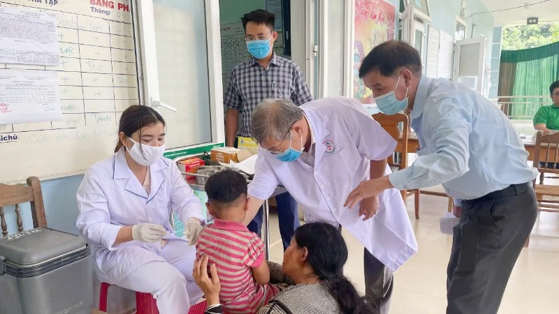 Quang Nam s'efforce d'achever la vaccination contre la rougeole avant le 20 mars