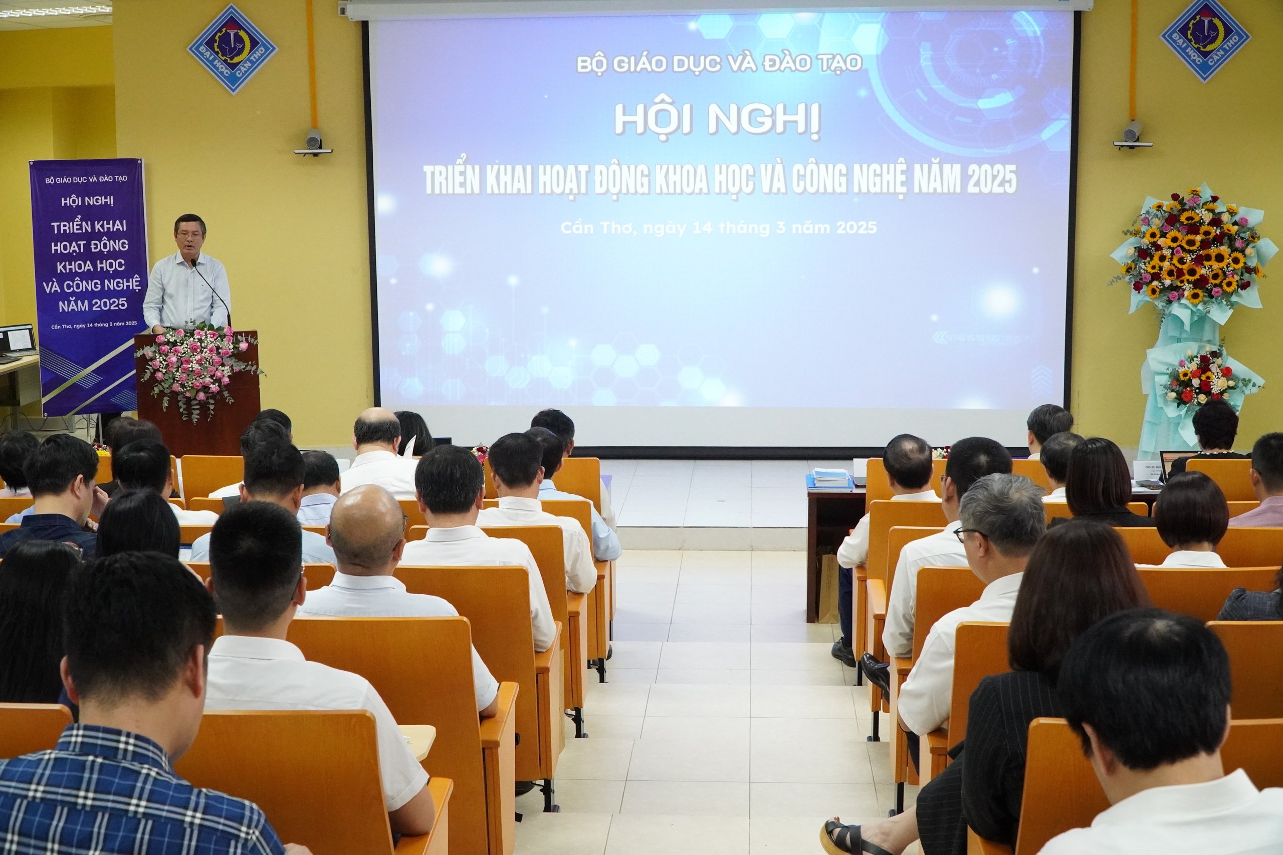 Công bố hơn 16.800 bài báo khoa học trong năm 2024 - Ảnh 1.