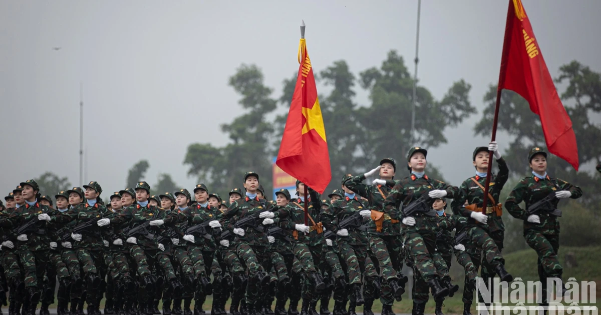 Práctica de desfile para celebrar el 50 aniversario de la Liberación del Sur y el Día de la Reunificación Nacional